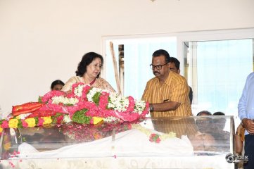 Celebs Pay Condolences to C Narayana Reddy